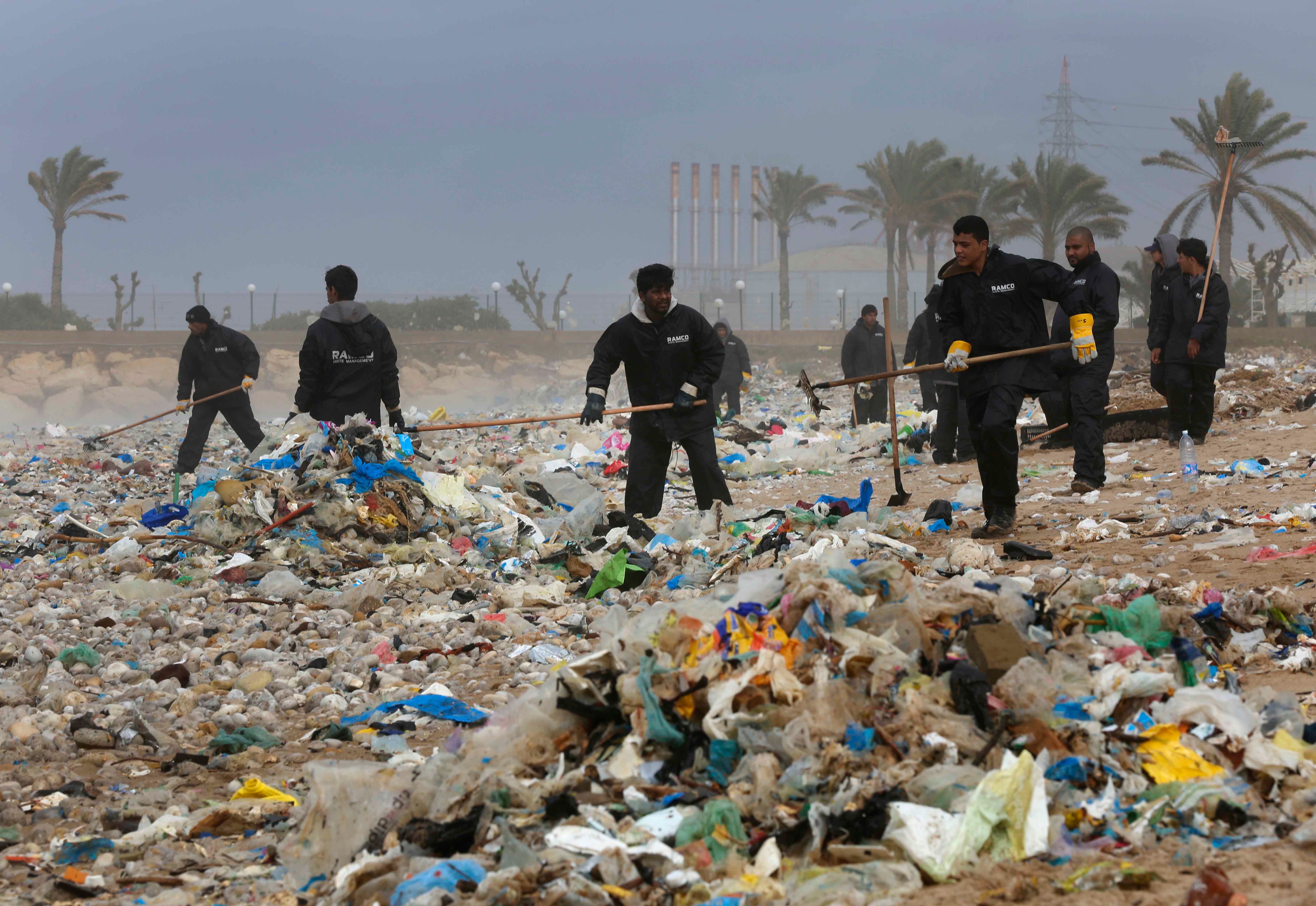 202006mena_leb_garbage