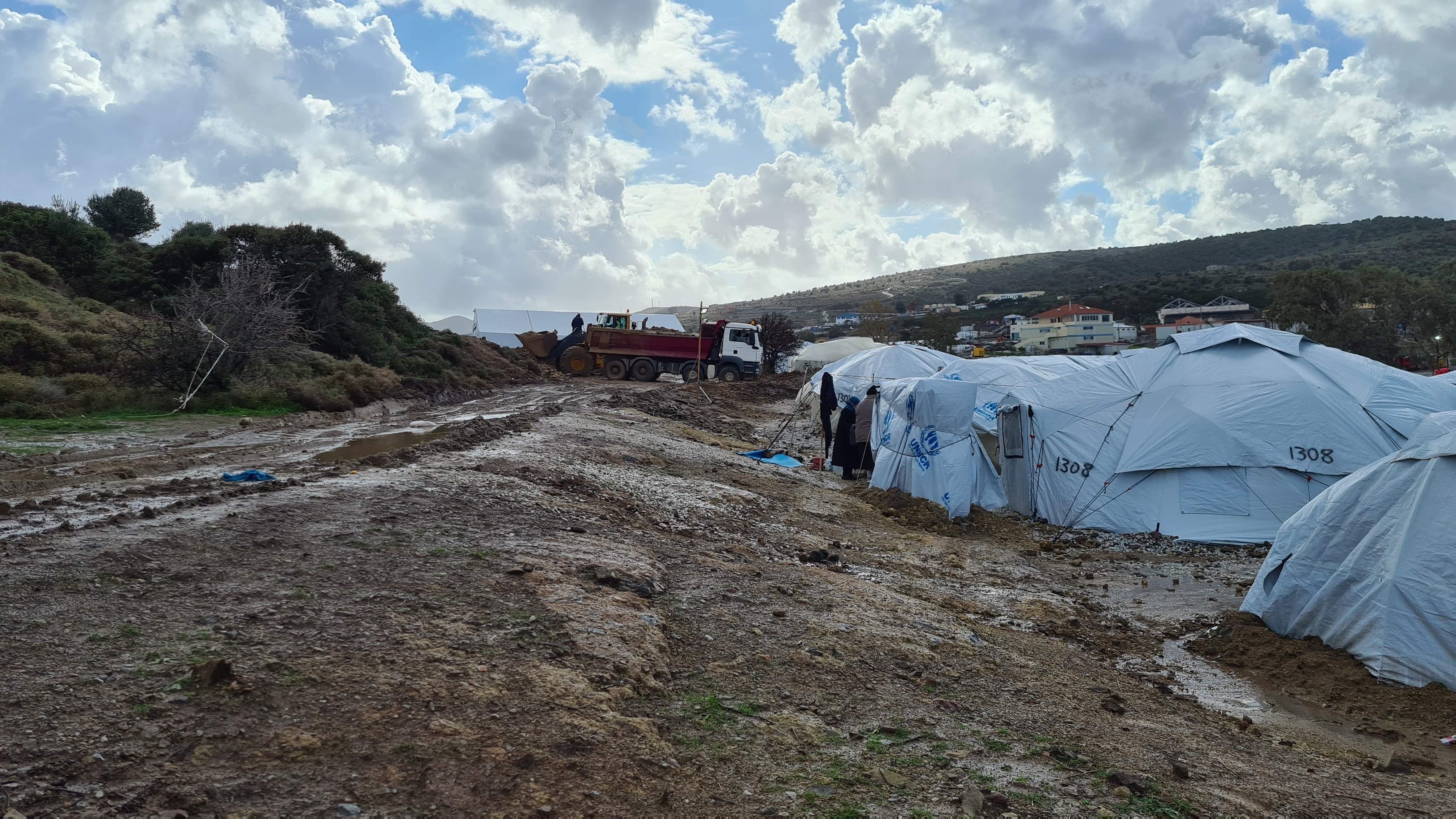 Οι αρχές μετακινούν ποσότητες εδαφών στις 25 Ιανουαρίου 2021.