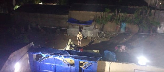 Les forces de sécurité devant le siège du parti d'opposition Les Transformateurs à N’Djamena, la capitale du Tchad, le 2 septembre 2022. 