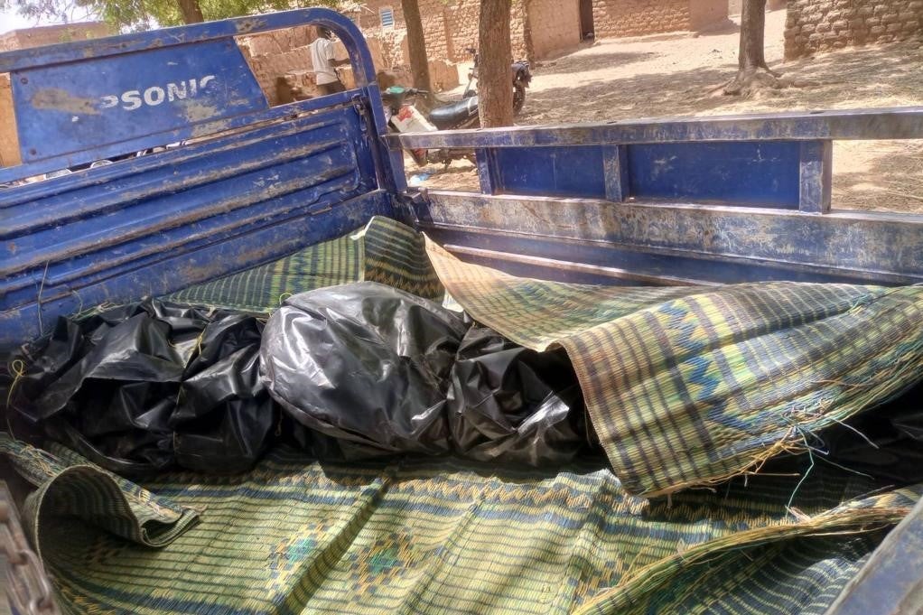 The body of a man killed in Karma by apparent Burkinabé soldiers on April 20, 2023 is brought to the site of a mass grave to be buried, Yatenga province, Burkina Faso. 