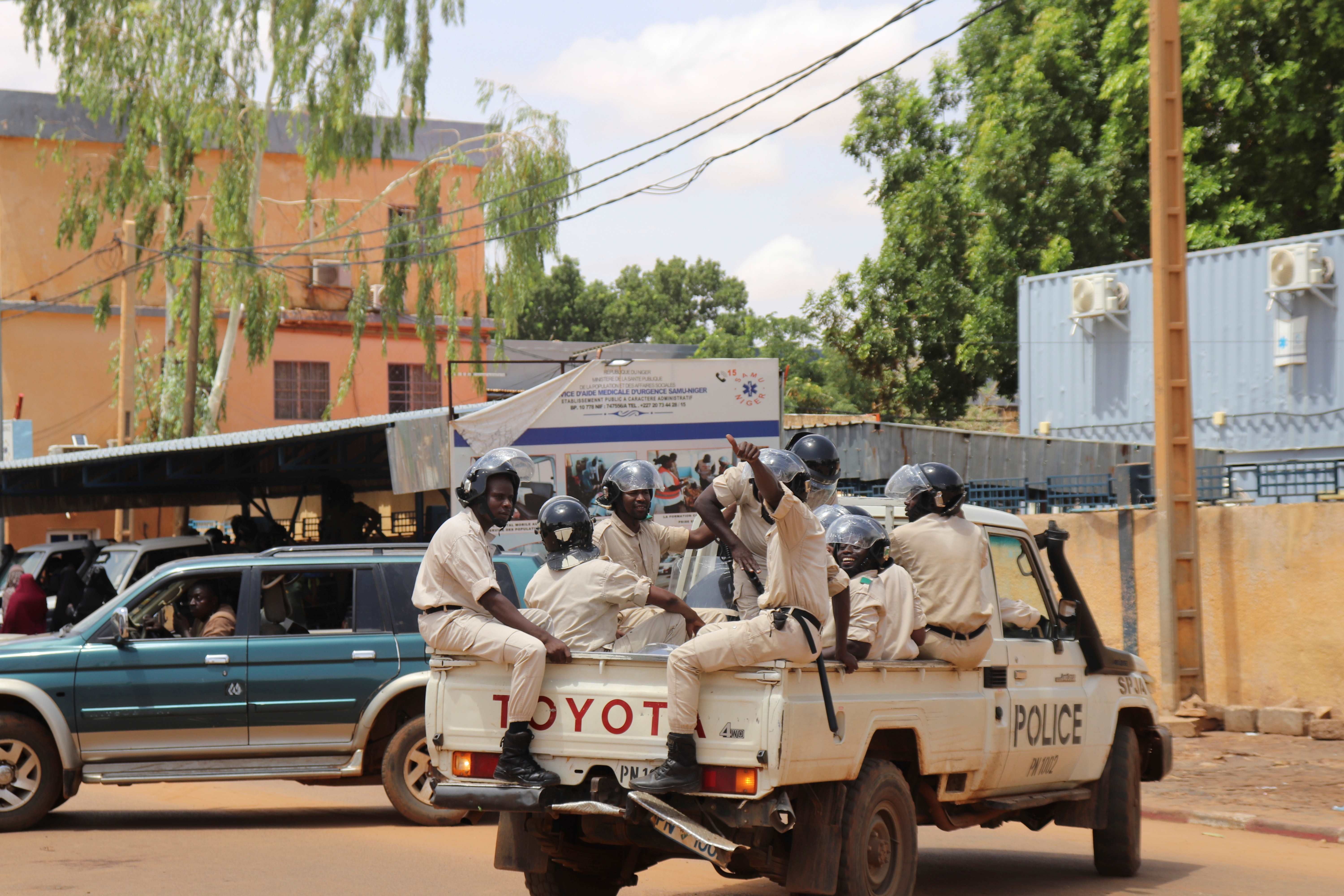 Police officers on the sidelines of a march in support of the coup plotters in Niger’s capital, Niamey, July 30, 2023. © 2023 Djibo Issifou/picture-alliance/dpa/AP Images