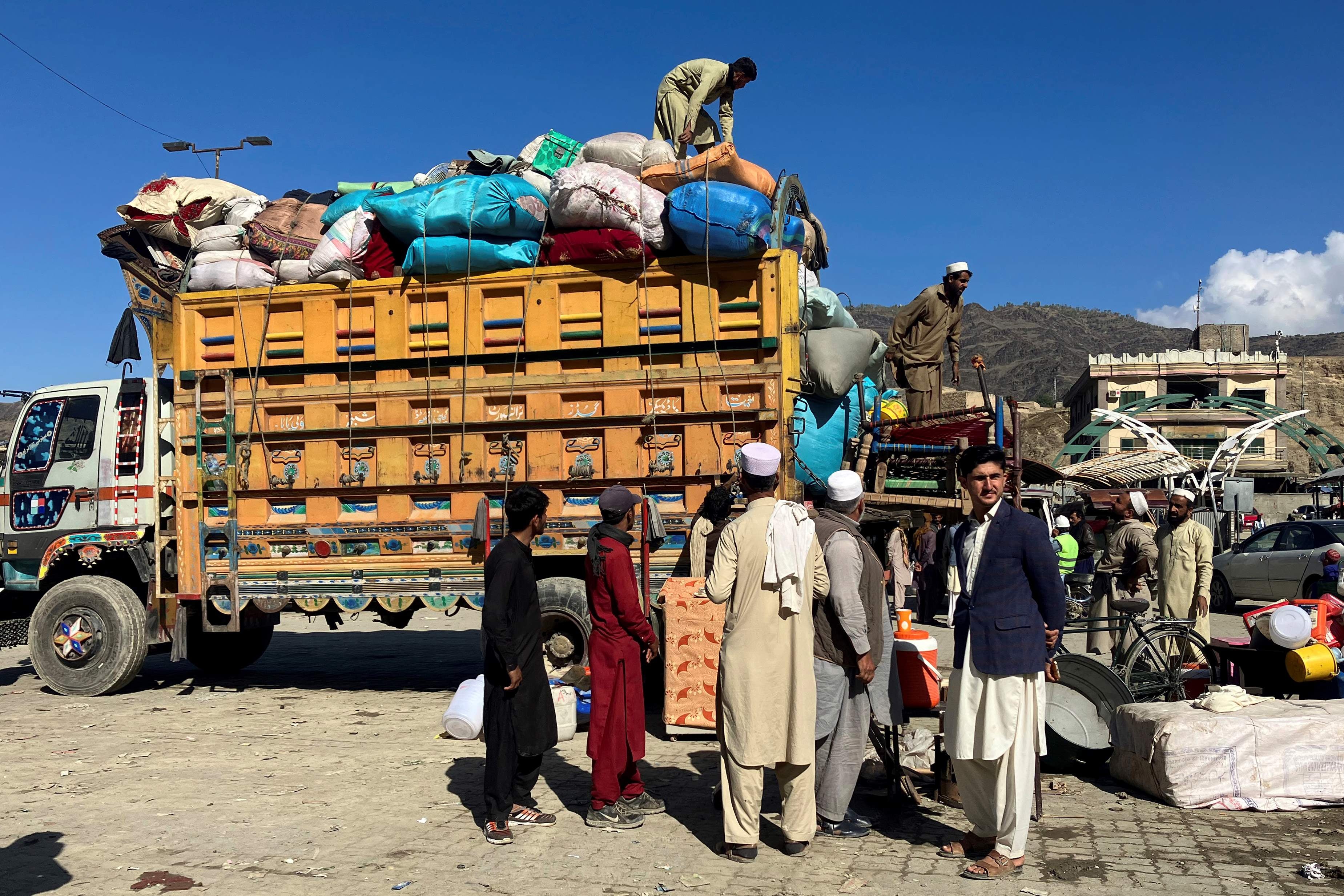 Afghans quittant le Pakistan en raison de la campagne d'expulsion massive du gouvernement pakistanais, Torcham, Pakistan, 10 novembre 2023.