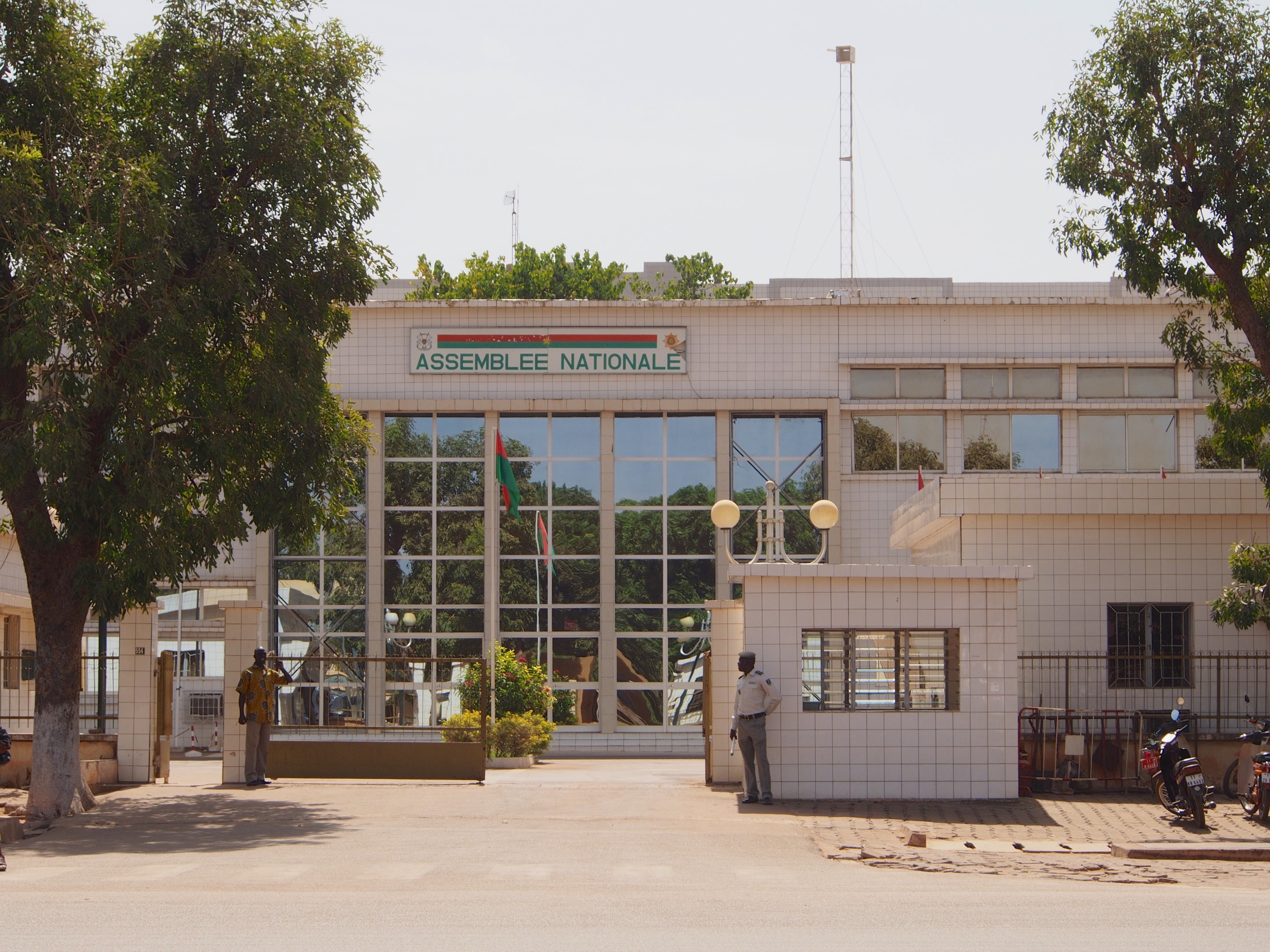 Le siège de l'Assemblée nationale du Burkina Faso, situé dans le centre-ville de la capitale du pays, Ouagadougou. 