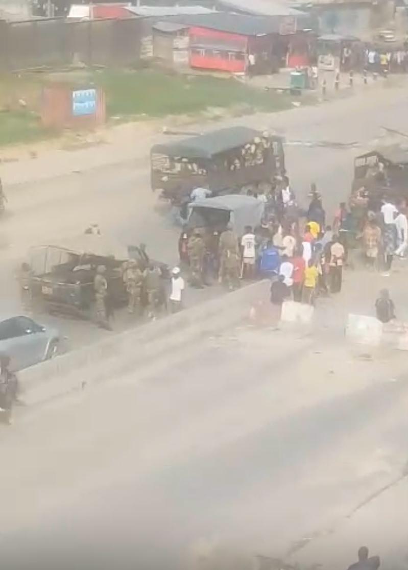 Screenshot of a video showing military deployed in the city of Douala, Littoral region of Cameroon, on October 27, 2025, to contain protesters.