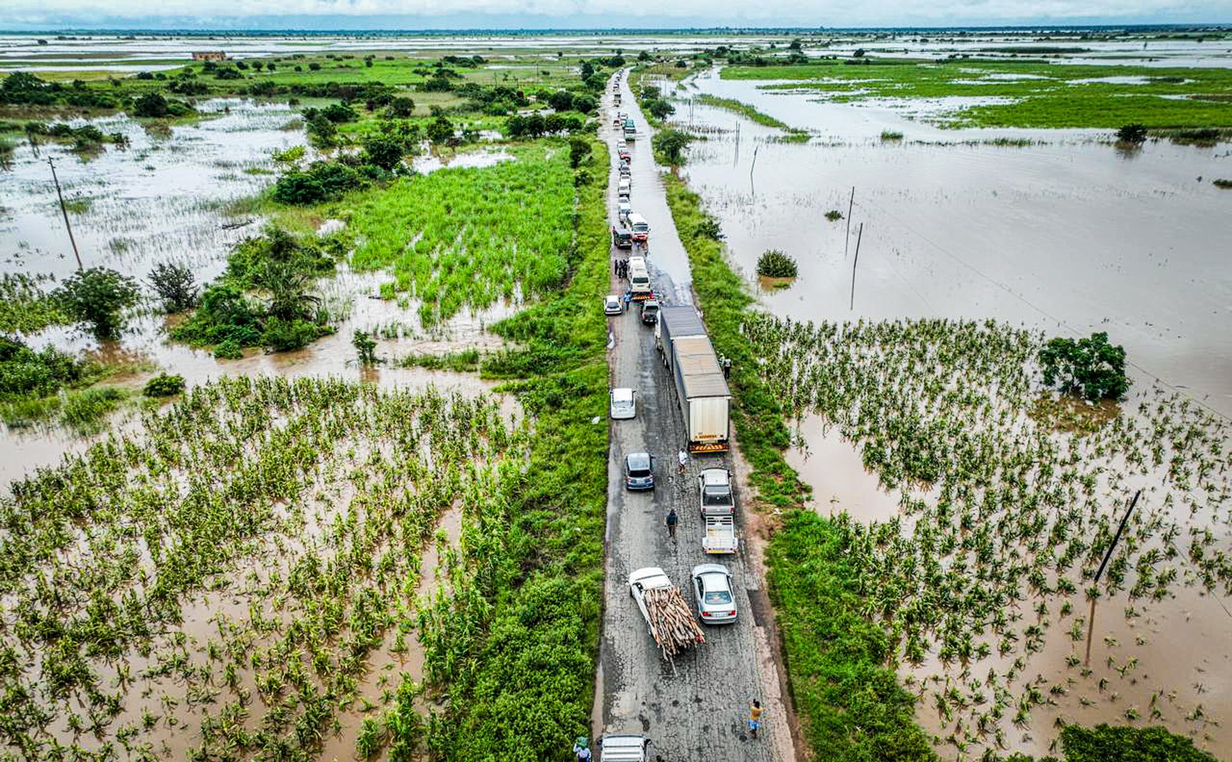 Vehicles lined up along the flood-damaged road that connects Maputo province to the rest of the country, Mozambique, January 17, 2026. 