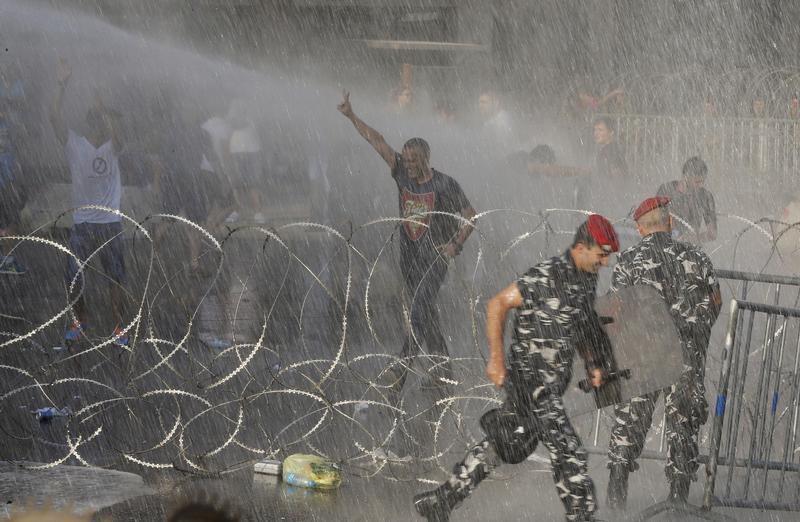 lebanon protest garbage