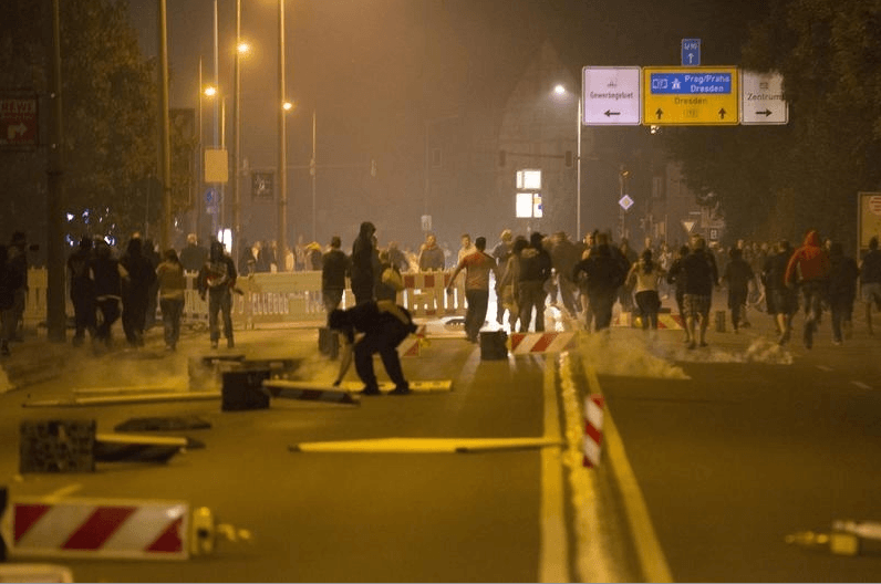  Caption: Right wing protesters who are against bringing asylum seekers to an accommodation facility run down a street in Heidenau, Germany August 22, 2015