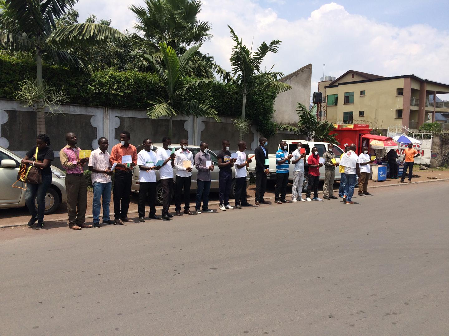 18 personnes ont été arrêtées à Goma, dans l'est de la RD Congo, lors d'une manifestation pacifique organisée par le mouvement de jeunes Lutte pour le Changement (LUCHA) le 15 mars 2016. Ils ont été libérés sans inculpation le 19 mars.