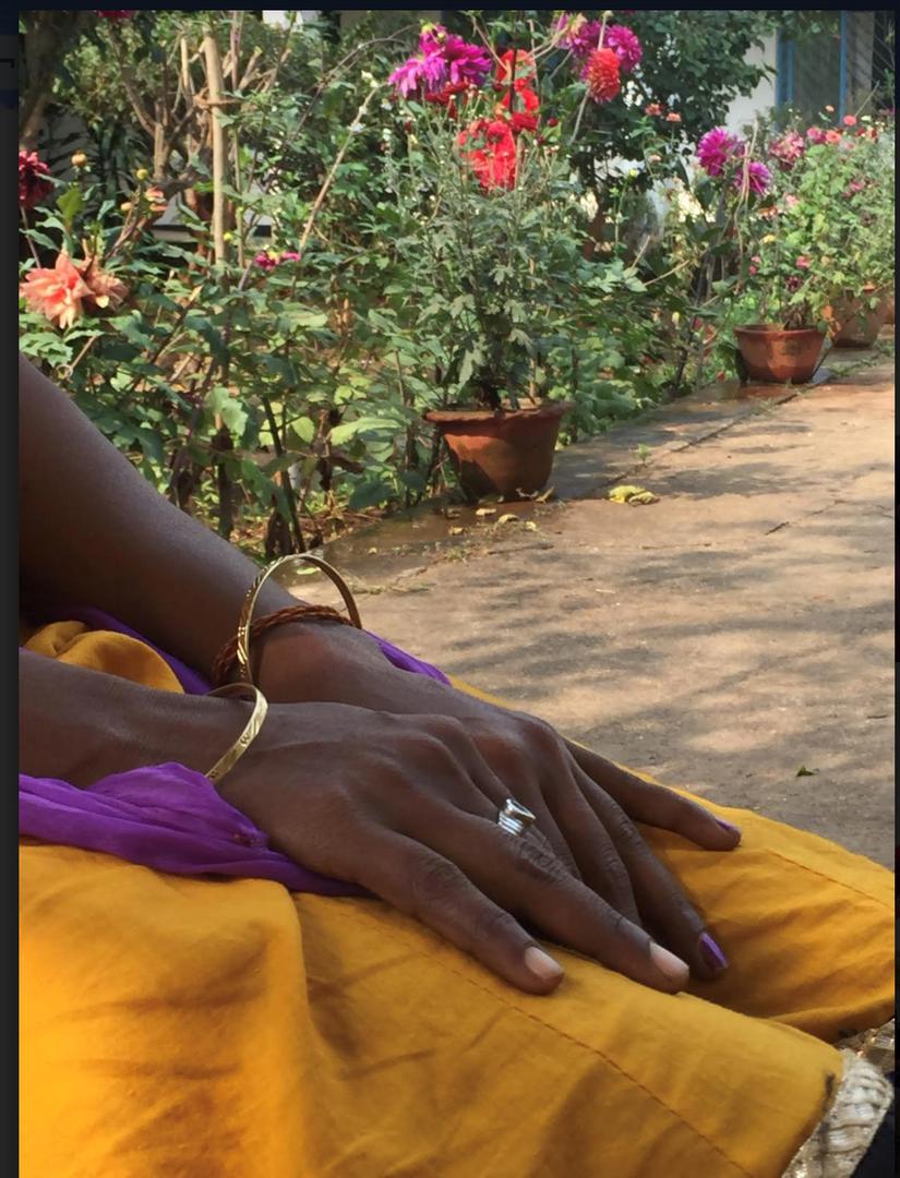 Karuna, une jeune femme indienne malvoyante vivant dans l’État d’Odisha, dans l’est du pays, n’a rien dit à sa famille après avoir été violée par un homme aveugle. Comme elle l’a expliqué : « Il m’a menacée pour que je n’en parle à personne. J’avais peur,