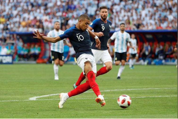 Kylian Mbappé, membre de l'équipe de France, lors du match contre l'Argentine en huitièmes de finale de la Coupe du monde de football, à Kazan, en Russie, le 30 juin 2018.
