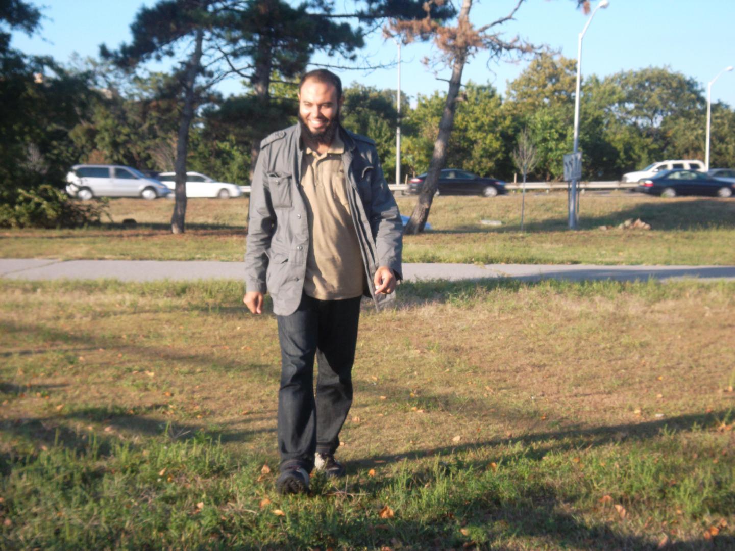 哈列德．哈山。