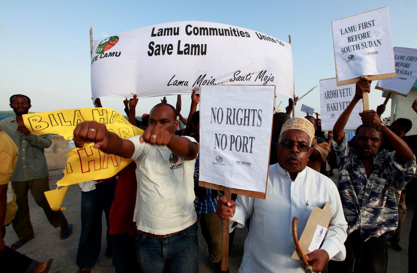 Residents and environmental activists on Lamu island, Kenya, protest the proposed Lamu Port-South Sudan-Ethiopia (LAPSSET) project on March 1, 2012.  © 2012 Reuters/Joseph Okanga