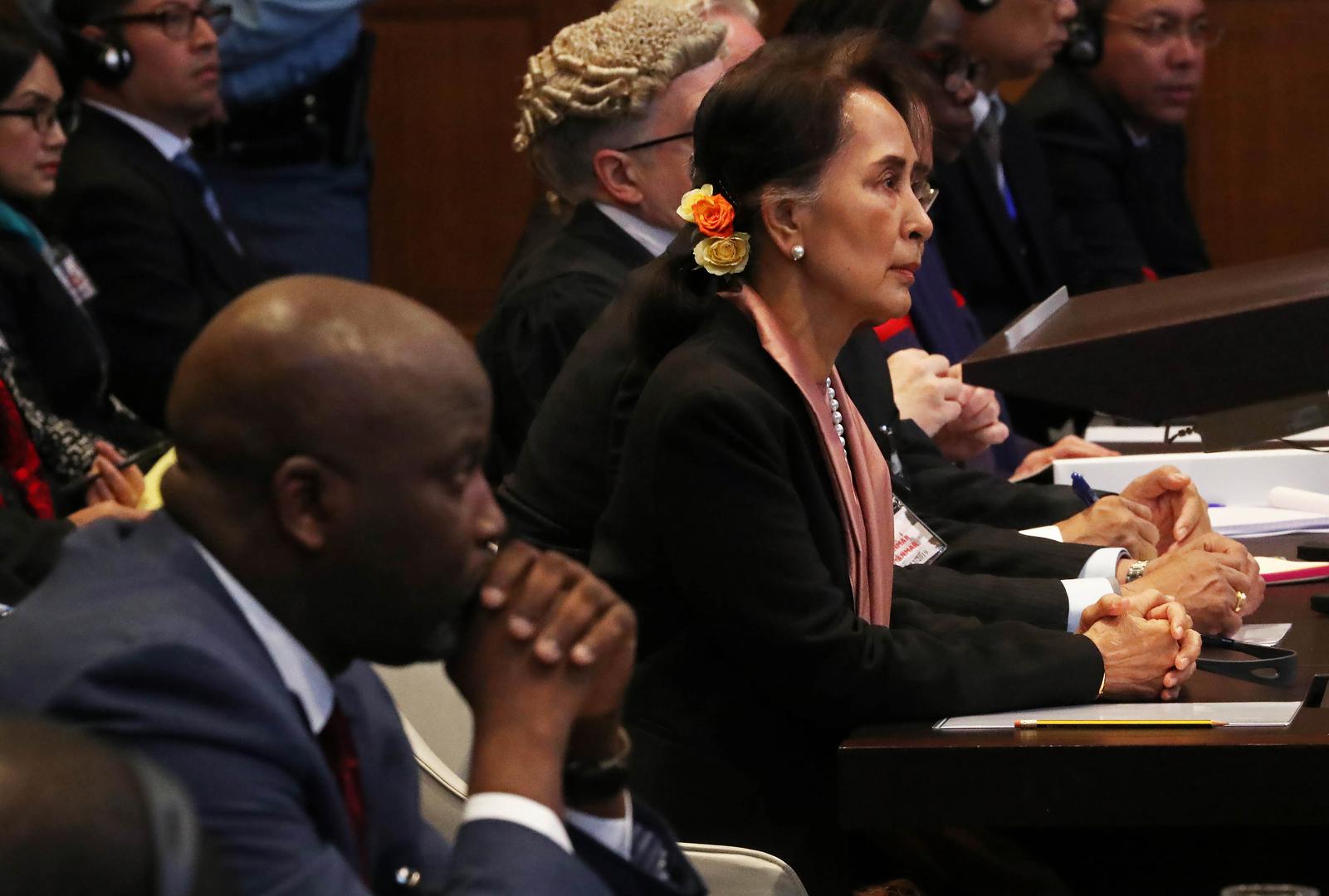 Le ministre gambien de la Justice, Abubacarr Tambadou, et la dirigeante du gouvernement du Myanmar, Aung San Suu Kyi, assistaient à une audience concernant la plainte déposée par la Gambie alléguant un génocide contre la minorité musulmane Rohingya au Myanmar, à la Cour internationale de justice (CIJ) à La Haye, aux Pays-Bas, le 10 décembre 2019.