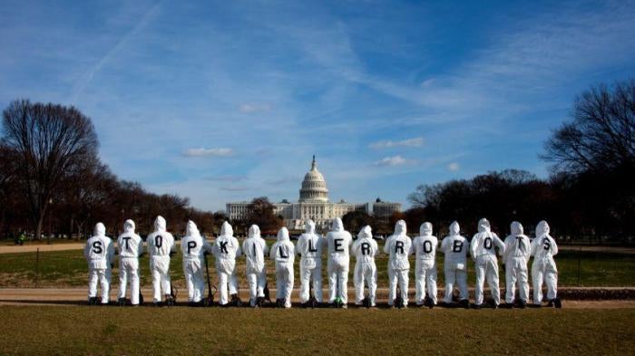 201902us_arms_killerrobots_protest