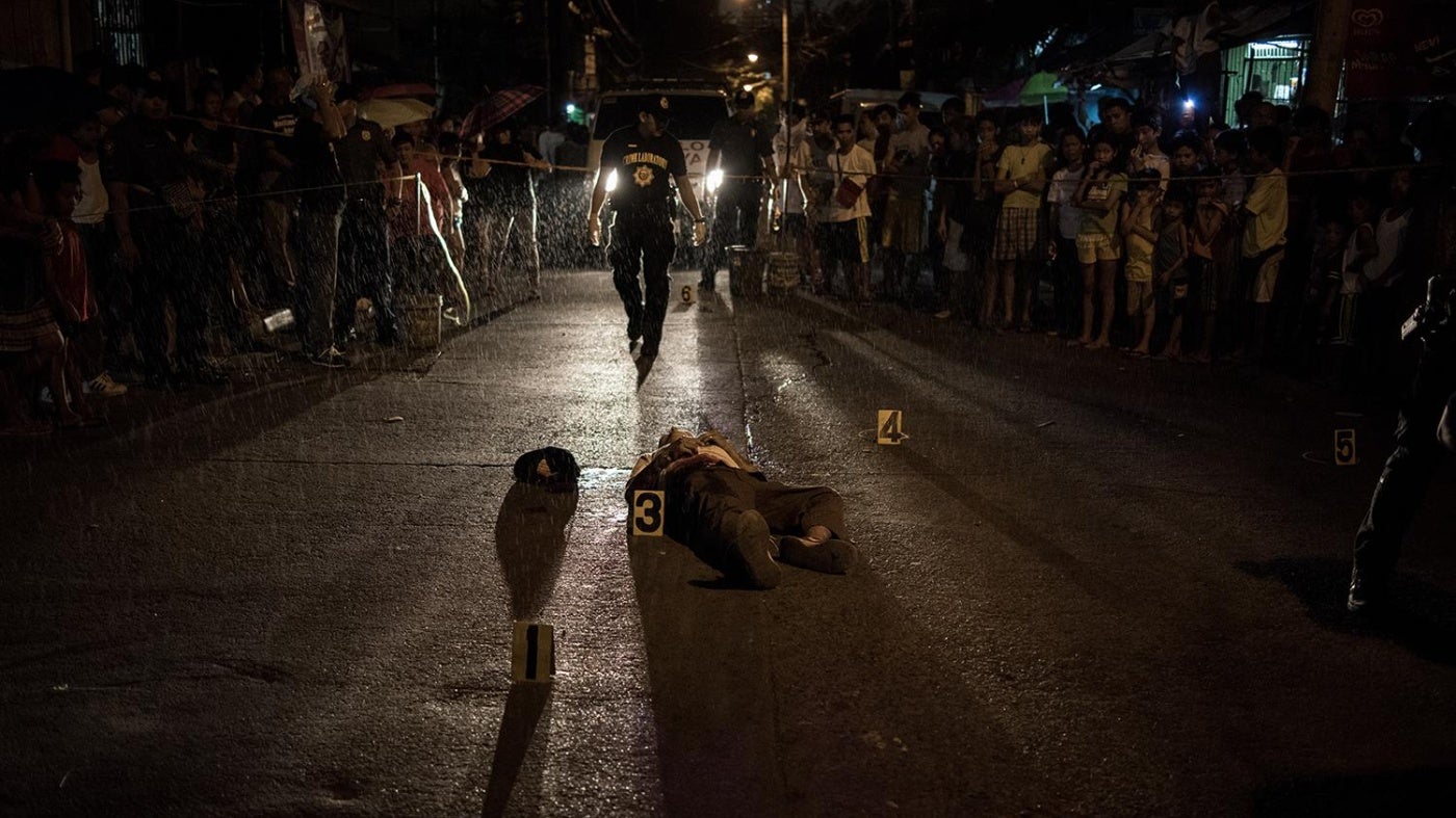 Police personnel at a crime scene after unidentified gunmen on motorcycles fatally shot Edgardo Santos in the head at about 4:30 p.m. in Mandaluyong, Metro Manila, November 11, 2016.