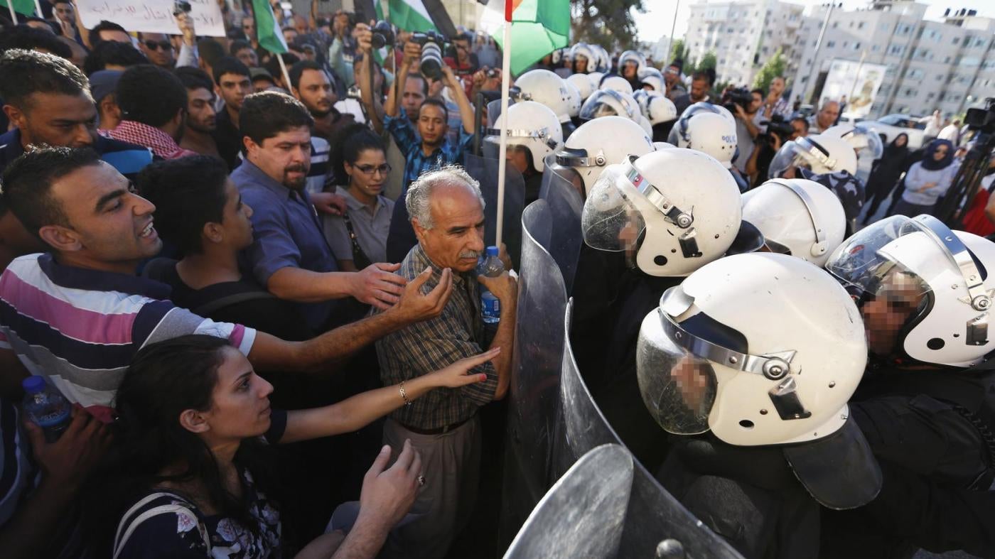 Palestinian riot police confront demonstrators protesting security coordination between the Palestinian Authority (PA) and Israel, in the West Bank city of Ramallah on June 23, 2014.
