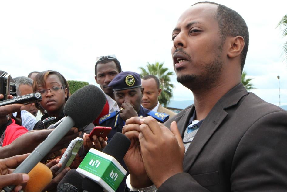 Kizito Mihigo speaking to the media in Kigali on April 15, 2014 after nine days in incommunicado detention.