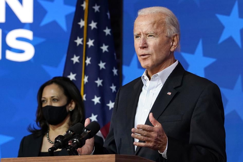 Joe Biden, président élu des États-Unis dont la victoire a été confirmée le 7 novembre 2020, photographié à Wilmington (Delaware) le 5 novembre, au lendemain de l’élection, aux côtés de sa colistière du Parti démocrate Kamala Harris.