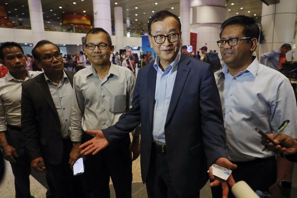 Sam Rainsy talks with media at Kuala Lumpur International Airport, Malaysia, November 9, 2019.