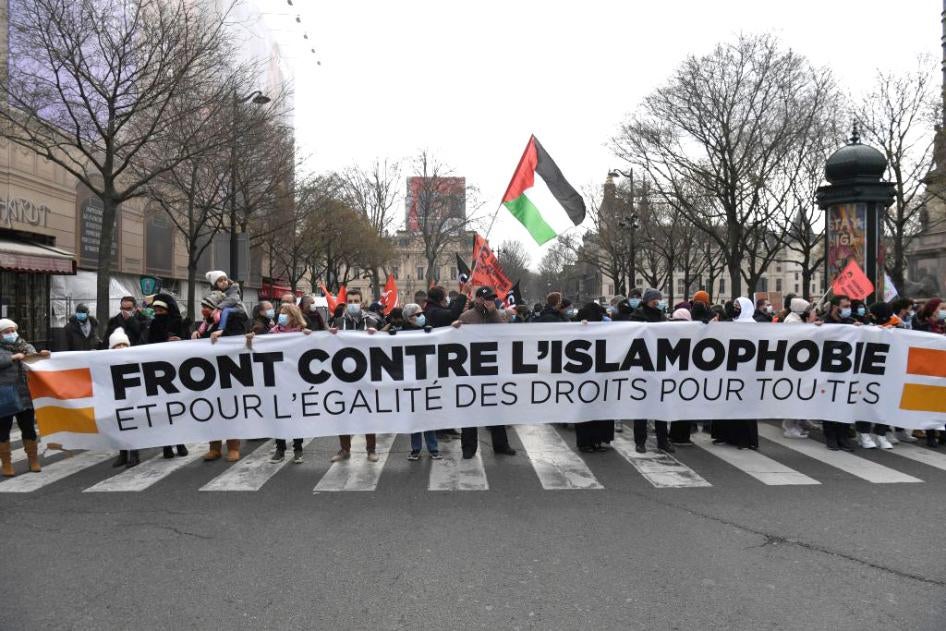 Manifestation du Front contre l'islamophobie et pour l'égalité des droits pour tou·te·s, tenue à Paris le 21 mars 2021.