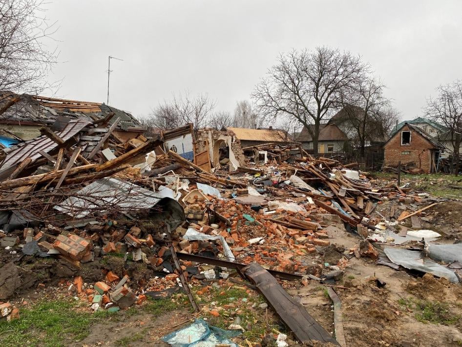 Пошкодження будинків внаслідок атаки Росії 3 березня 2022 року в Білоруському провулку у Чернігові, 19 квітня 2022 року. 