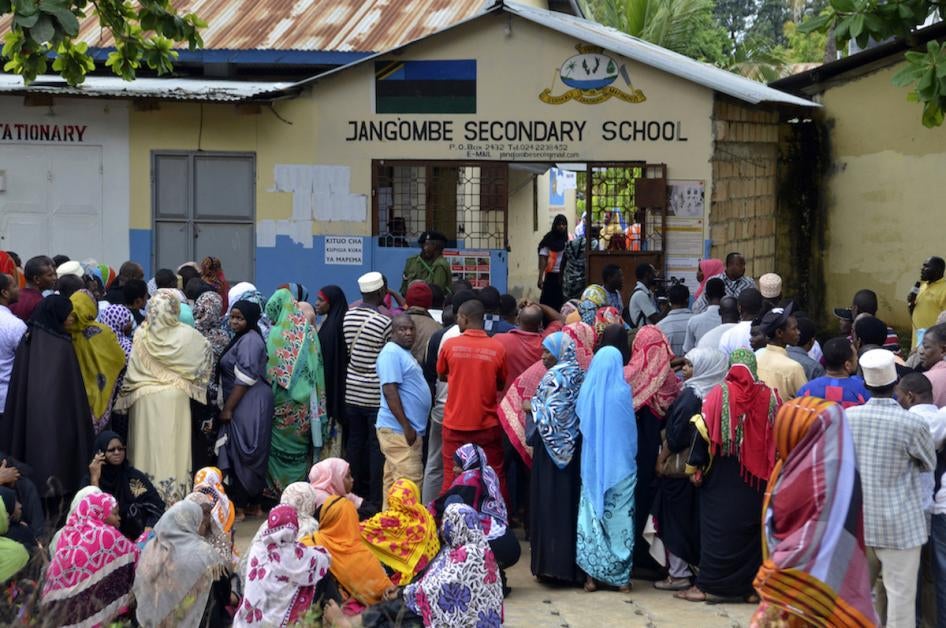 Residents line up to vote before the deadline in Zanzibar, Tanzania.