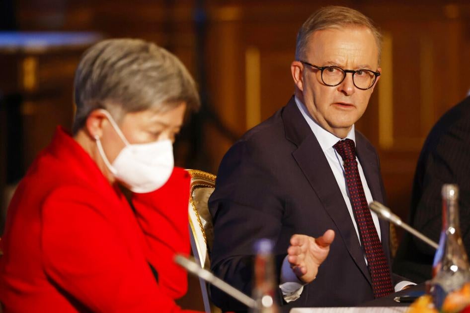 澳洲總理阿爾巴尼斯（右）與外交部長黃英賢，日本東京，2022年5月24日。