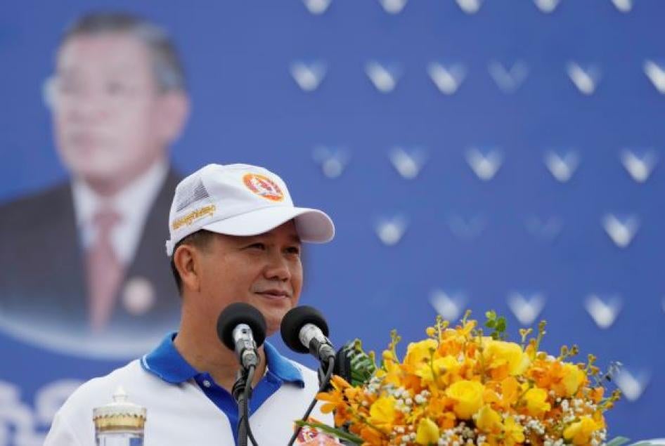 Hun Manet, fils du Premier ministre cambodgien Hun Sen, prononce un discours avant de diriger une procession marquant la fin de la campagne électorale du Parti du peuple cambodgien, à Phnom Penh, Cambodge, le vendredi 21 juillet 2023. © AP Photo/Heng Sinith 