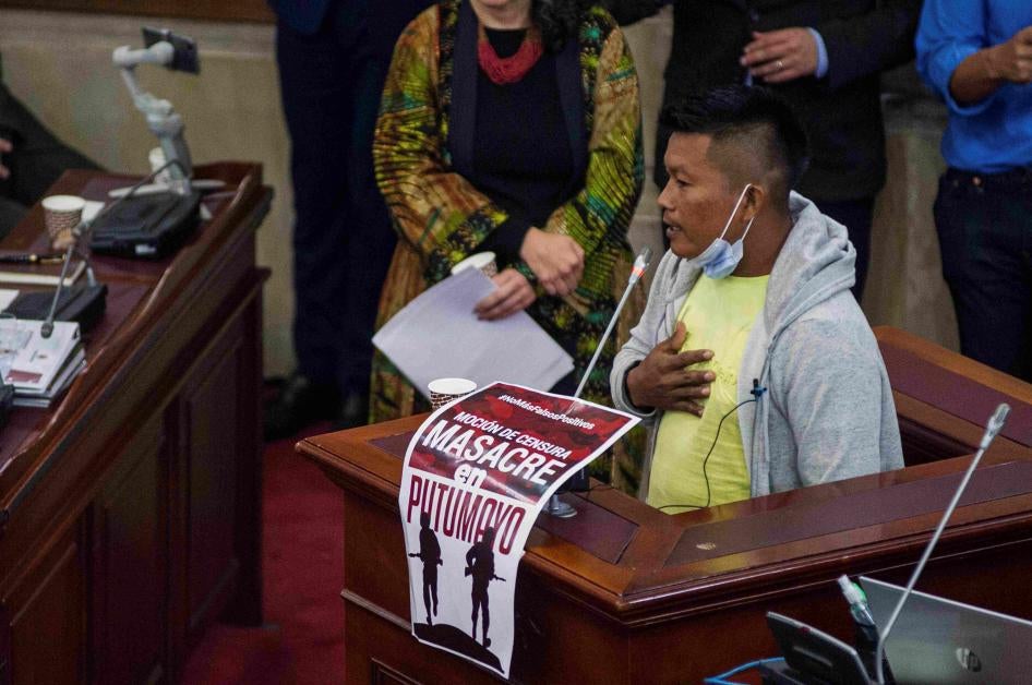 Un miembro de la comunidad de Puerto Leguizamo