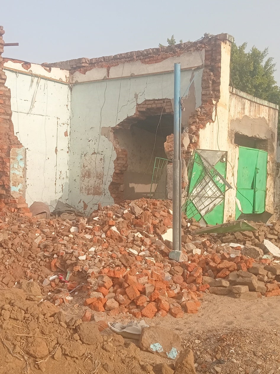 صورة التقطها أحد سكان نيالا في 4 أبريل/نيسان 2025 تُظهر منزلا متضررا في موقع غارة جوية في 3 فبراير/شباط على شارع الكونغو في نيالا، جنوب دارفور.