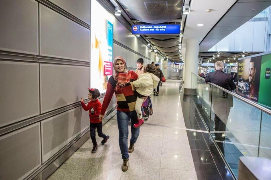 Falak and her five children arrive in Dusseldorf airport, where she is going to meet her husband after two years. © 2017 Anna Pantelia
