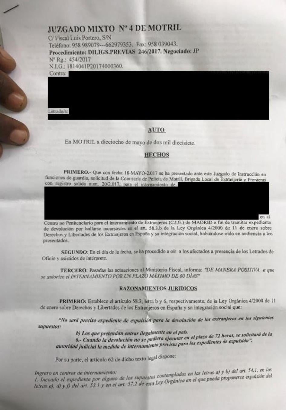 A judicial order remanding a group of 26 men to the Madrid immigration detention center, adopted on May 18, 2017, in Motril. 