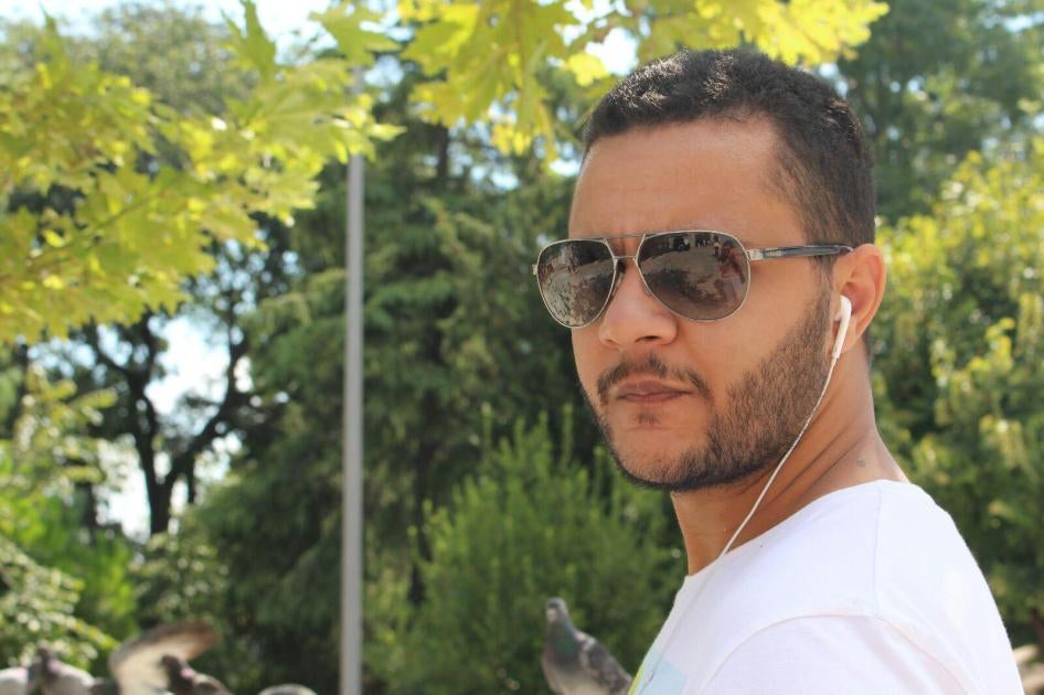  مصعب أحمد عبد العزيز مواطن مصري اختفى بعد أن أنهى حكما بالسجن 3 سنوات في الإمارات. 