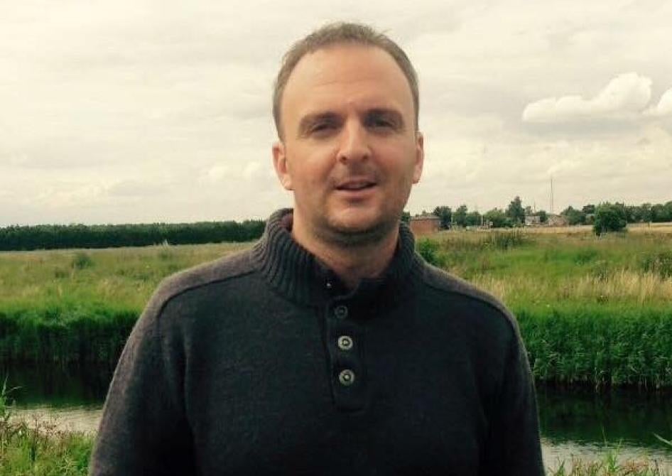 劳工维权人士安迪・郝尔（Andy Hall）因报导泰国农企业虐待劳工而被判处诽谤和电脑犯罪。 