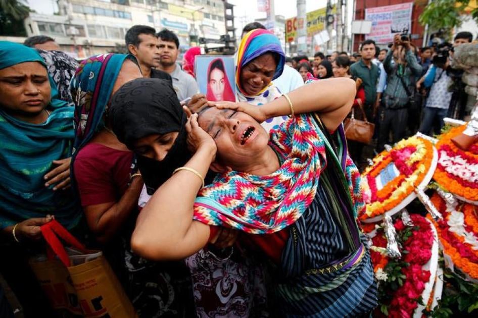 Relatives of victims killed in Rana Plaza building collapse in 2013, mourn at the site during the fourth anniversary of the collapse in Savar, on the outskirt of Dhaka, Bangladesh, April 24, 2017. REUTERS/Mohammad Ponir Hossain