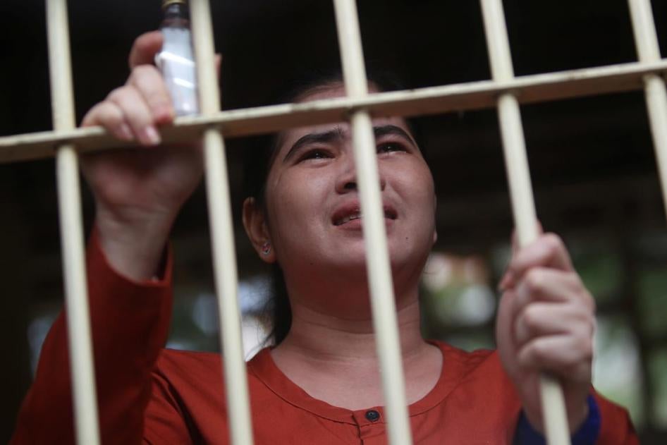 Activist Tep Vanny at the Supreme Court after it upheld a decision to deny her bail, Phnom Penh, Cambodia, January 25, 2017.