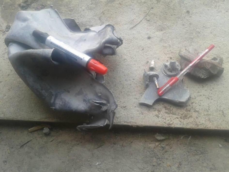 بقايا مجموعة مقذوفات الهجوم المباشر المشترك أمريكية الصنع، الموجة بالأقمار الصناعية، المركبة على قنبلة ملقاة جوا قبل الاستخدام، تم تحديدها في موقع حفل زفاف قصفته طائرات التحالف في محافظة حجة في 22 أبريل/نيسان 2018. قتلت الغارة 22 شخصا، بينهم 8 أطفال، وجرح