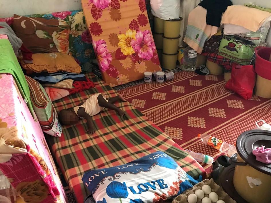 رضيع محتجز في مركز احتجاز تاجوراء، طرابلس، 8 يوليو/تموز 2018. 