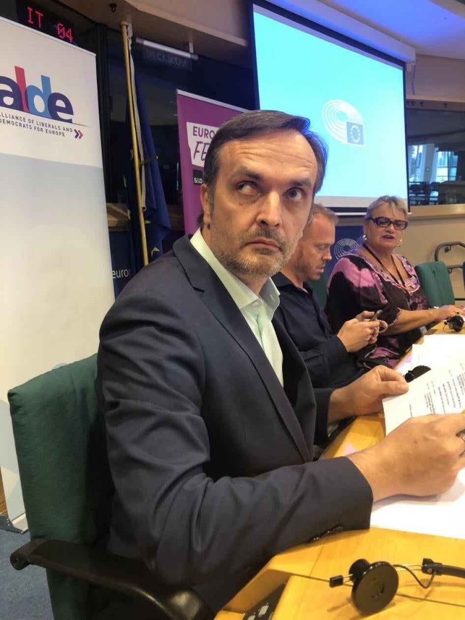 Игорь Кочетков рассказывает в Европарламенте о преследованиях ЛГБТ в Чечне.