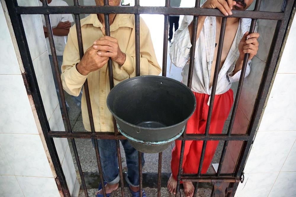 Los médicos habían encerrado a los pacientes en un hospital psiquiátrico en el estado de Trujillo, donde la ausencia general de servicios de salud adecuados, incluida la falta de medicamentos, hizo que sea muy difícil hacer frente a las necesidades de sus