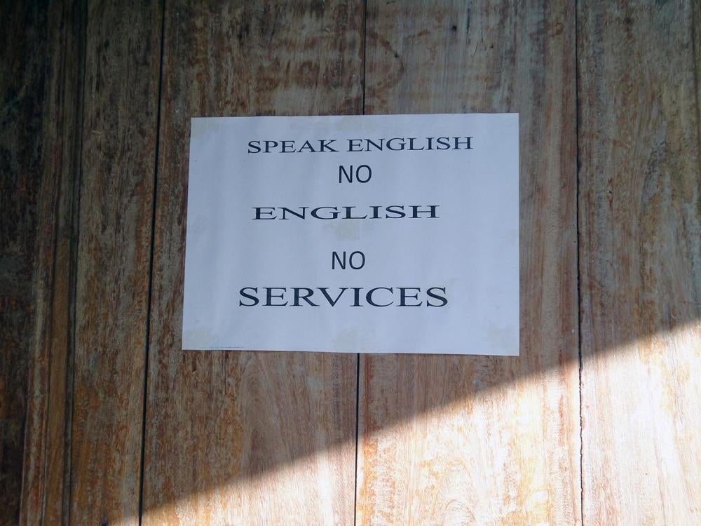 Tangazo la “Kuongea Kiingereza” lilipo katika shule ya sekondari Ukerewe, kisiwa kilichopo Ziwa Victoria, Mwanza, kaskazini-magharibi mwa Tanzania.