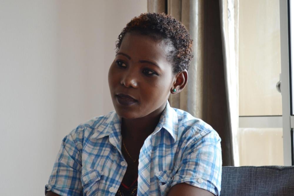 « Je me sentais mentalement instable&nbsp;», a déclaré Asma, une jeune femme tanzanienne âgée de 24 ans photographiée à Dar es Salaam, évoquant des mois d’isolement et d’abus alors qu’elle travaillait comme employée de maison à Oman. Il lui a fallu trois mois 