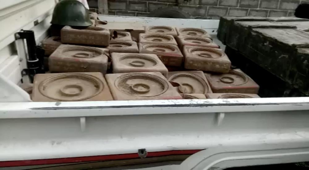 ألغام باكستانية الصنع ذات محتوى معدني منخفض، ورد أنها أزيلت من مديرية خوخة بمحافظة الحديدة. يصعب تحديد موقع هذه الألغام باستخدام أجهزة الكشف عن المعادن. © 2018 خاص