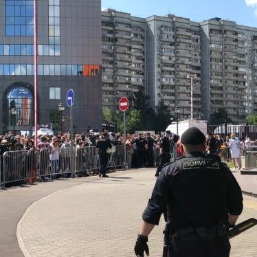 People waiting for the verdict on the case of Serebrennikov by the Meschansky district court in Moscow.