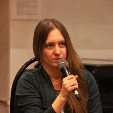 Светлана Прокопьева выступает на презентации книги в Москве.