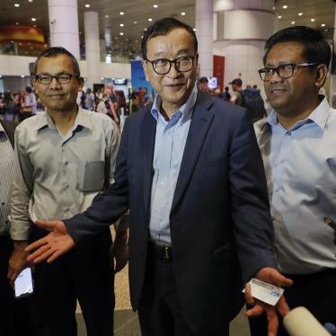 Sam Rainsy talks with media at Kuala Lumpur International Airport, Malaysia, November 9, 2019.