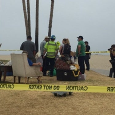 LASAN and other city officials removing unhoused people from the encampment