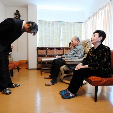 Shizuoka prosecutor bows before Hakamata