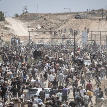 Palestinians at a US-backed Gaza Humanitarian Foundation distribution site for humanitarian aid in the “Netzarim Corridor, "central Gaza Strip, May 29, 2025. 