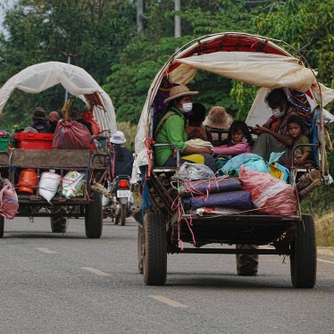 Cambodians flee their homes with their belongings on trucks